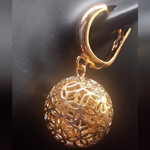 Romantic Gold Plated Filigree Ball Earrings - Picture 2 of 6